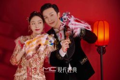 -现代经典婚纱摄影