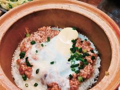 窝蛋牛肉饼煲仔饭-红星光发煲仔饭(文海店)
