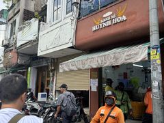 -Bánh Mì Huynh Hoa