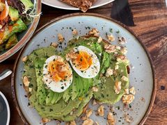 牛油果煮蛋吐司-RAC BAR(安福路店)