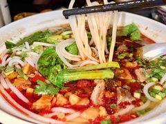 -爆炸头阿姨小四川正宗川味小吃(无任何分店)