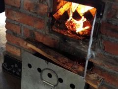 -粘豆包柴火铁锅炖