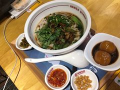 -呷佬·长沙手工米粉(金沙江路店)