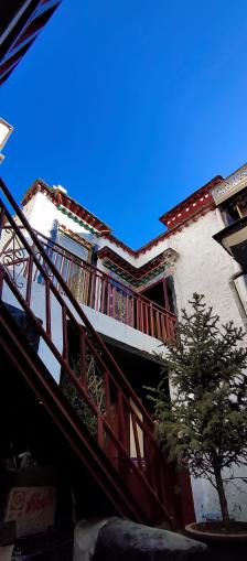 北方三帖主殿protectors-"沿小昭寺路向南走,便可到达北方三佑怙殿.