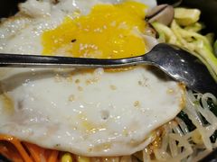 传统石锅拌饭-唯成•韩国炭火烤肉 유성고기