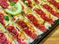 柠檬香草黑椒牛五花-小米烤肉-泥炉炭烤(常营店)