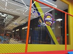 -爱蹦iBOON蹦床运动馆(江汉店)