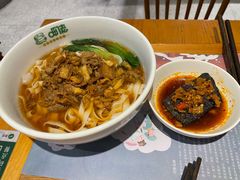 -呷佬·长沙手工米粉(金沙江路店)