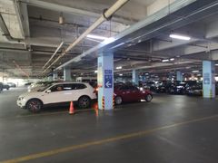 场地-大润发杨浦店-停车场