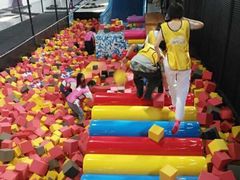 -嘿哟动霸CHUA·新潮玩运动娱乐中心·蹦床滑冰团建乐园