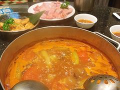 葡国番茄牛尾拼泰式冬阴功汤底-一哥澳门豆捞 · 十七年经典澳门火锅(四季天地店)