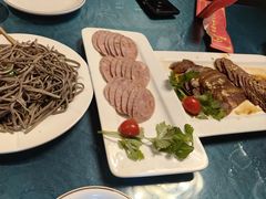 -溢心园香河肉饼总店