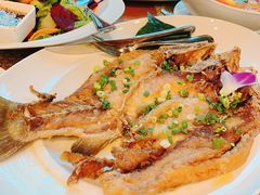 -Chom Cafe and Restaurant