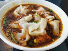 2两抄手-秦云老太婆摊摊面(磁器口店)