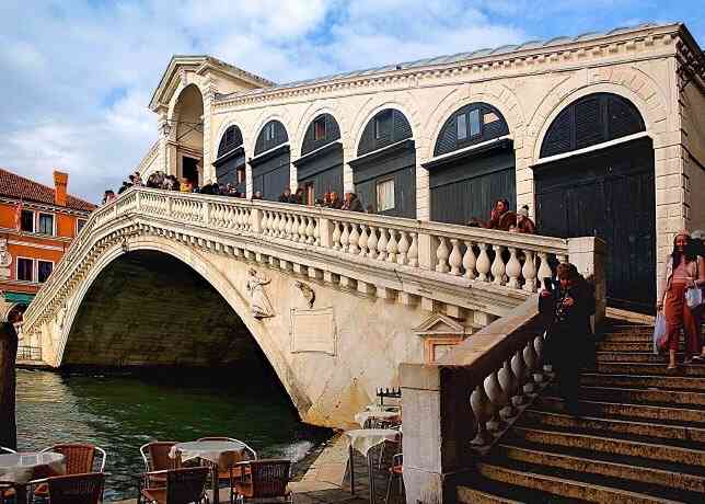 里阿尔托桥-"在海风中 在夕阳下 这里总让人流连威尼.