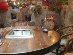 大堂-东巴婆婆云南鱼豆花火锅(大东门店)