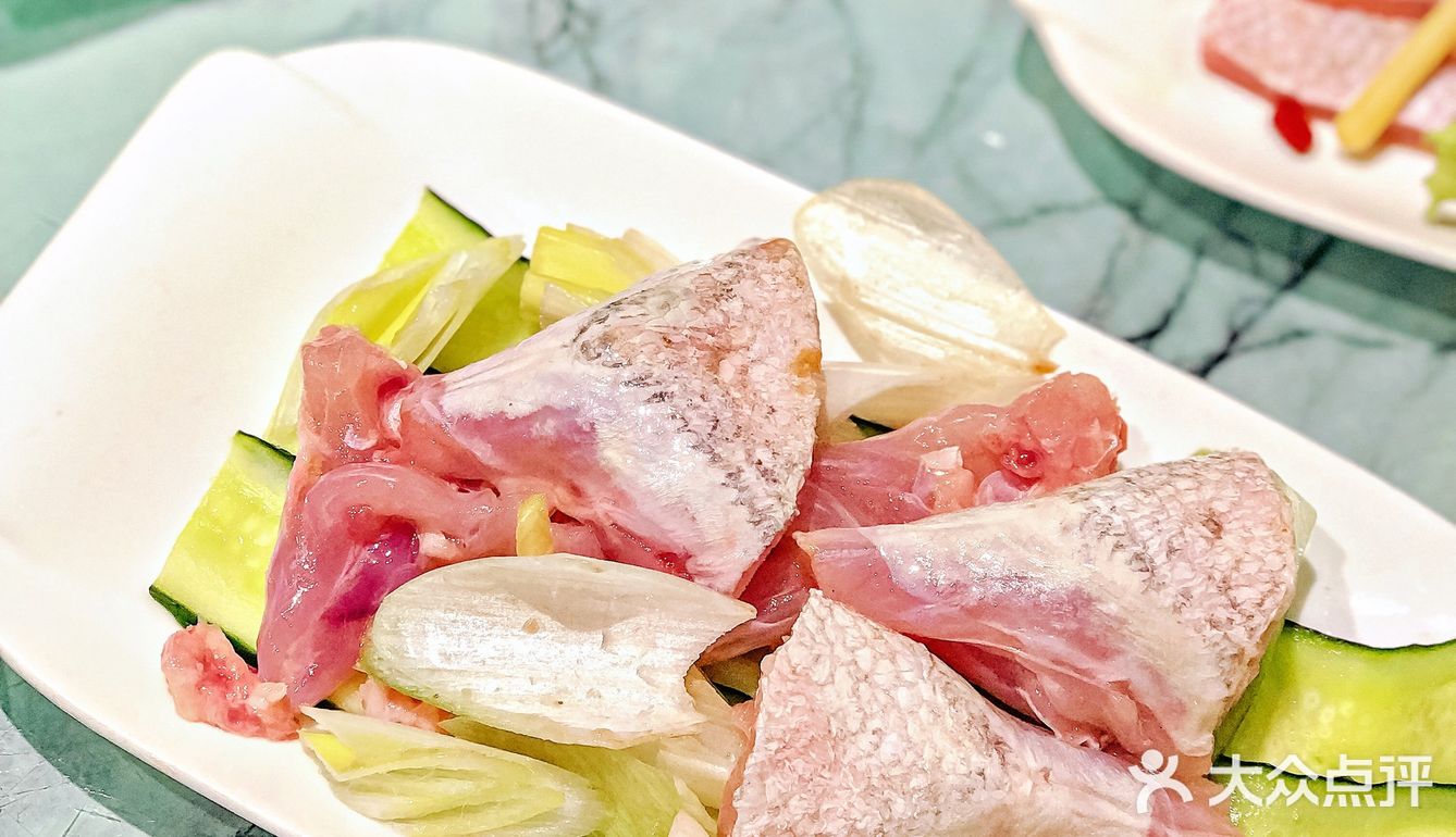 鲜掉眉毛❗️姐妹带我吃的这家薄如纸的斑鱼火锅真🉑