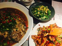 -胡桃里音乐餐厅(陶溪川店)(川湘赣菜·世界百大酒庄直供红酒·音乐表演)