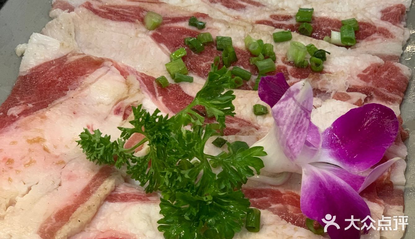 天了噜，这盘鳗鱼上桌神经还会动