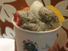 中杯新鲜-三佰瑞冻酸奶(凯德MALL店)