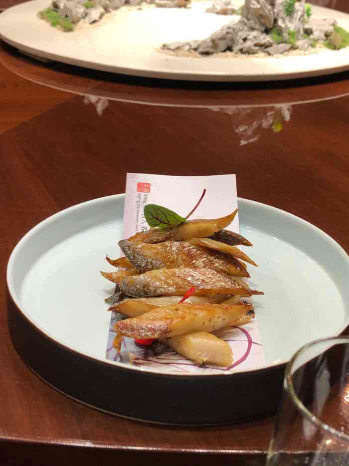 名人名家(澳门广场店)-"划算的,离家近,特价菜划算.服务员特别好.