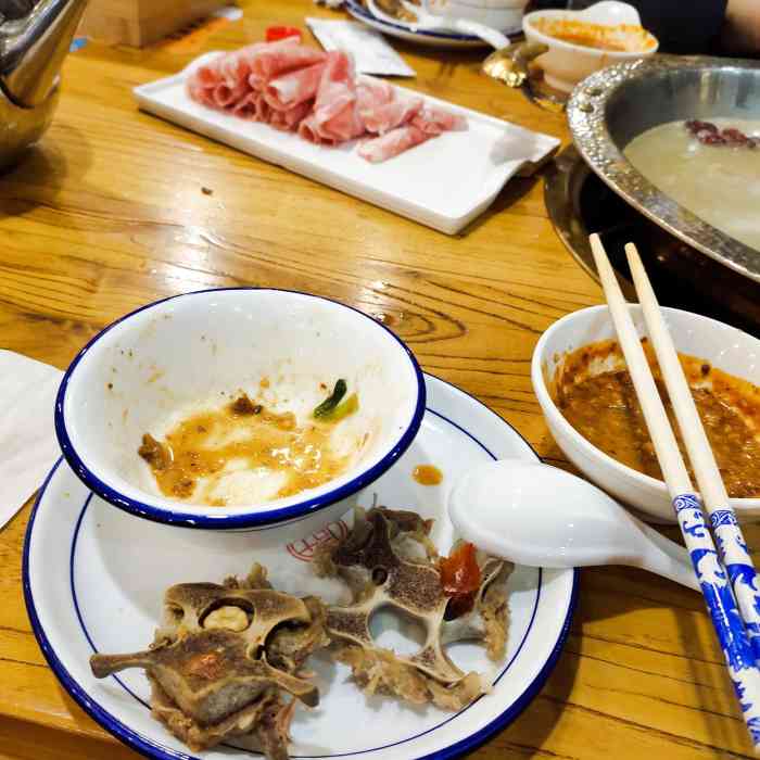 九头鸟特色餐厅(徐汇店)-"最近第二次来九头鸟了,朋友小聚,点个烤鱼.