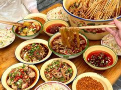 -拈签一笑黄牛肉辣卤串串