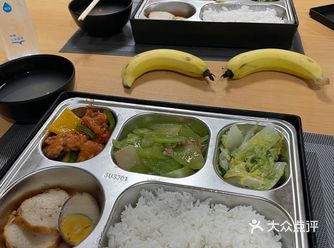 今天，在这边保养车子，10点就准时到了，然后一直没轮