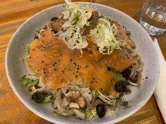 烟熏三文鱼杂菌沙拉-BE BRIGHT KITCHEN(正佳广场店)