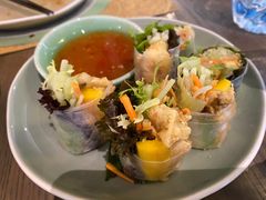 酥炸老虎虾香芒米纸卷配榴莲汁-CHINCHIN 青青·泰国料理(万象食家店)