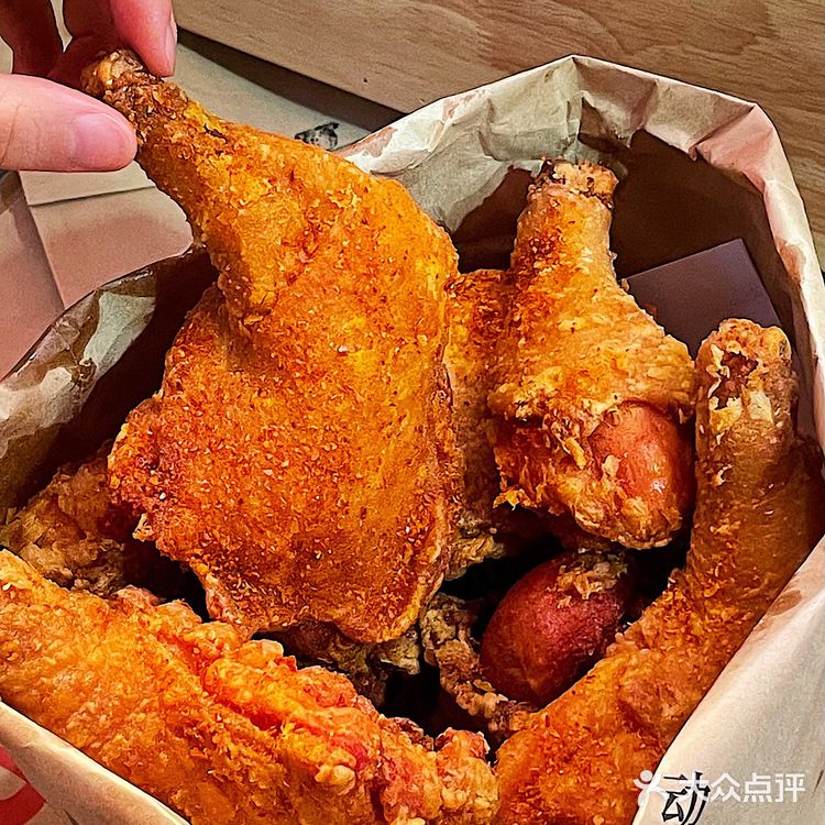 救命，这个大大鸡腿真的是比脸还大️炸的油亮亮的