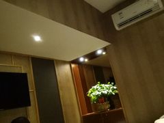 -静 泰养生(黄金城道店)