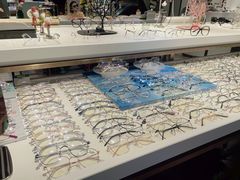 -宏宇眼镜蔡司依视路折扣店(兆佳眼镜城店)