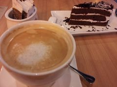 拿铁+黑森林蛋糕-必胜客(漕宝路店)