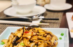 Dry-Braised Fresh Mushrooms