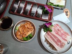 -围炉肉舍•炭烤活鳗•丹东海鲜烤肉(步行街店)