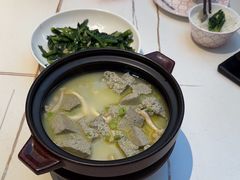 -阿瓦山寨·湘菜现炒·剁椒鱼头王(咸阳总店)