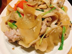 杏鲍菇竹耳爽肉片-十三式重庆江湖菜(金茂览秀城店)