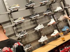 -UNDER ARMOUR(新燕莎奥莱店)