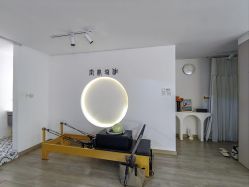 -闺蜜瑜伽·普拉提女性塑形馆