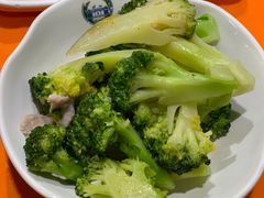 西兰花炒肉-梅园食堂