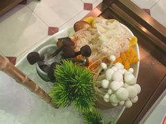-洪氏嗨捞·广东猪肚鸡·椰子鸡火锅(西咸万象城店)