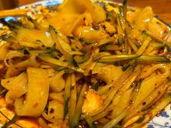 秘制凉皮-柴窝堡22号辣子鸡·传承新疆菜