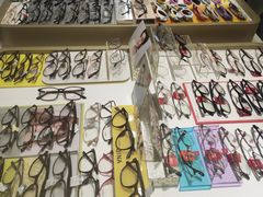 -美式眼镜·授权蔡司.依视路.尼康.豪雅.明月(人民广场店)
