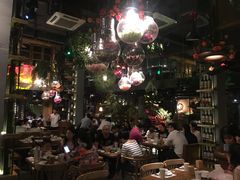大堂-胡桃里音乐餐厅(陶溪川店)(川湘赣菜·世界百大酒庄直供红酒·音乐表演)