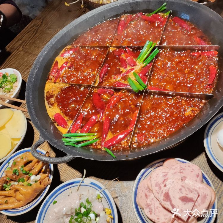 美食合集（31）｜新街里的这家九宫格火锅也太🔥了吧