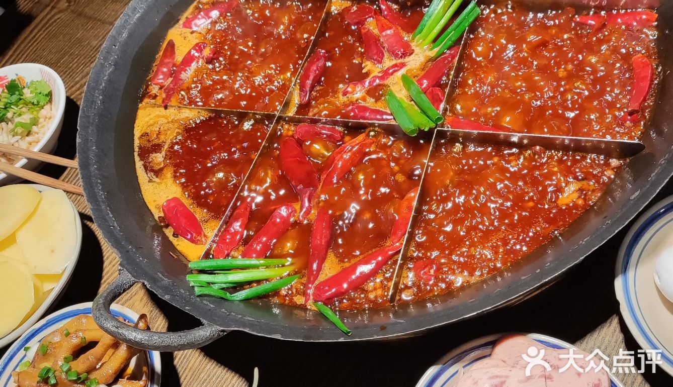 美食合集（31）｜新街里的这家九宫格火锅也太🔥了吧