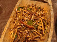 -老滇山寨•云南特色菜•地方菜•民族风情歌舞表演(金碧店)