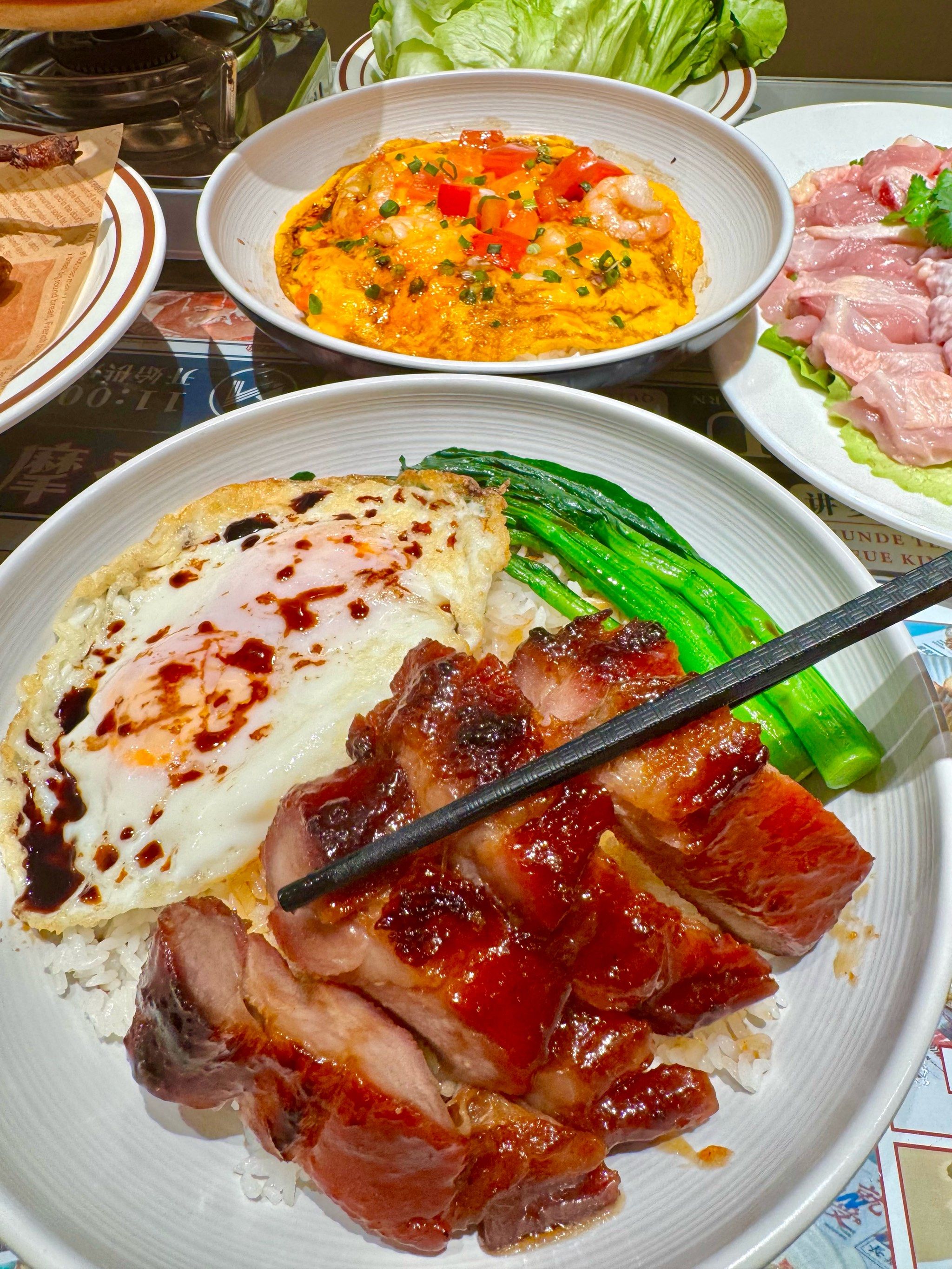 我这人就爱凑热闹,寻思着"这么多人,味道指定差不了",就一头扎进去了