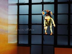 -Nathalie Djurberg与Hans Berg“牛皮纸包裹的月亮”-Prada荣宅当季展览